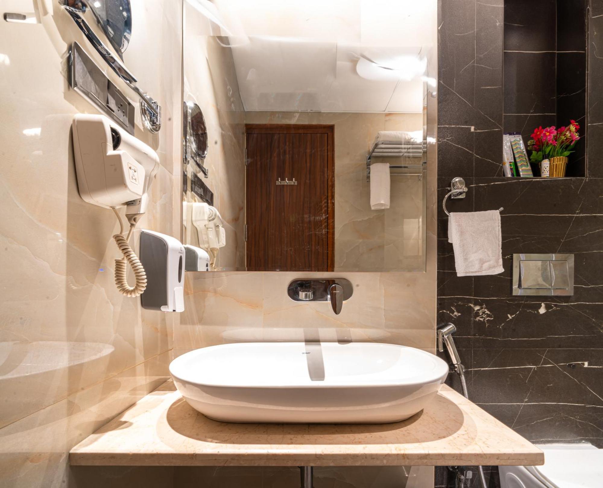 Treebo Premium Heritage Grand -Majiwada Тхане Экстерьер фото